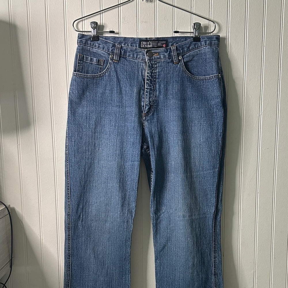 Chico’s Denim Semi Flare Leg Blue Jeans sz M/8 (1) - Picture 4 of 14